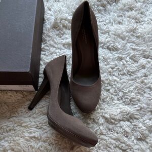 🆕 Bottega Veneta Suede‎ Heels